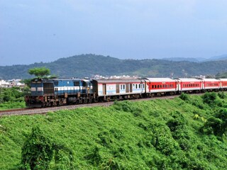 যাত্রী চাহিদায় বাড়ছে সামার স্পেশ্যাল ট্রেনের সংখ্যা