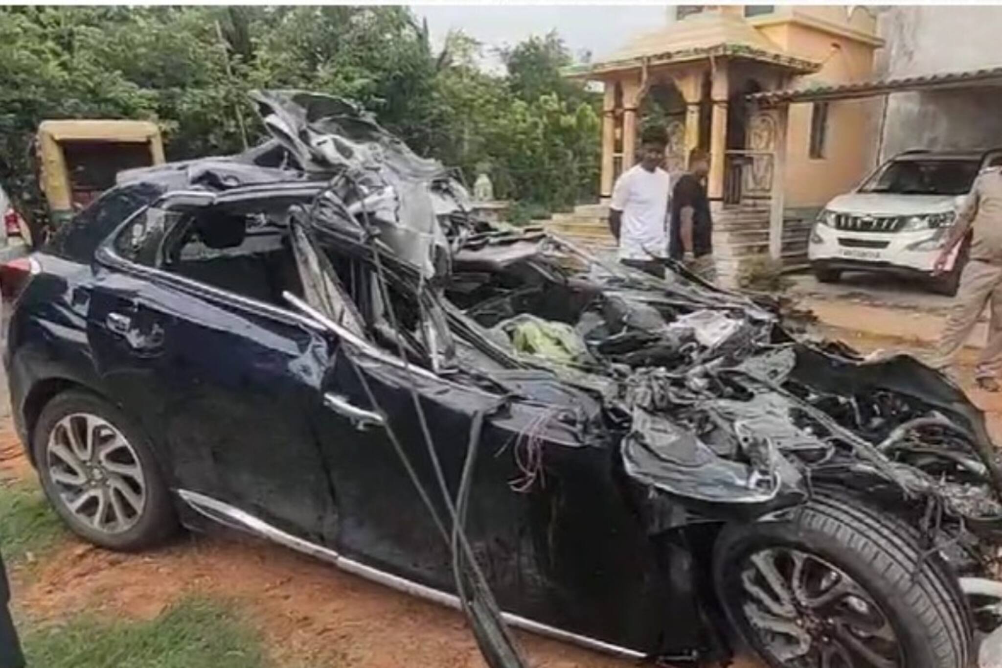 দিঘা যাওয়ার পথে গাড়িতেই সব শেষ! ভয়াবহ দুর্ঘটনায় মর্মান্তিক মৃত্যু ৪ জনের