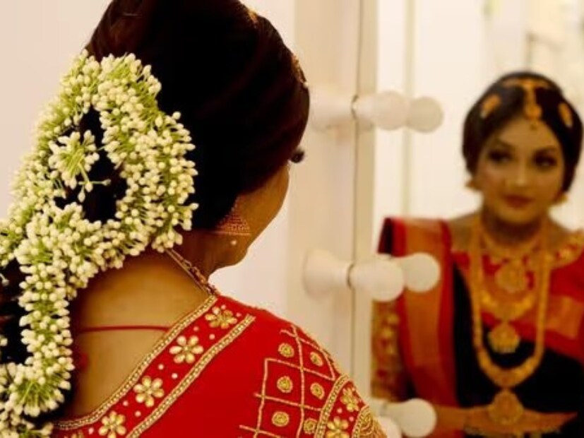 তারকাদের ব্যক্তিগত জিনিস জানার জন্য সকলেই মুখিয়ে থাকেন৷ আজ এমন এক অভিনেত্রীর কথা শুনবেন যার জীবনের গল্প হার মানাবে সিনেমাকেও৷ 