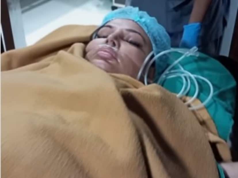 রবিবার সকালেই নতুন ভিডিও শেয়ার করেছেন রীতেশ৷ যেখানে দেখা যাচ্ছে রাখি সাওয়ান্তকে তাঁর কেবিনে নিয়ে যাওয়া হচ্ছে৷ নাকে অক্সিজেনের নল লাগানো, চোখের তলায় মোটা কালি পড়ে গেছে রাখি সাওয়ান্তের৷