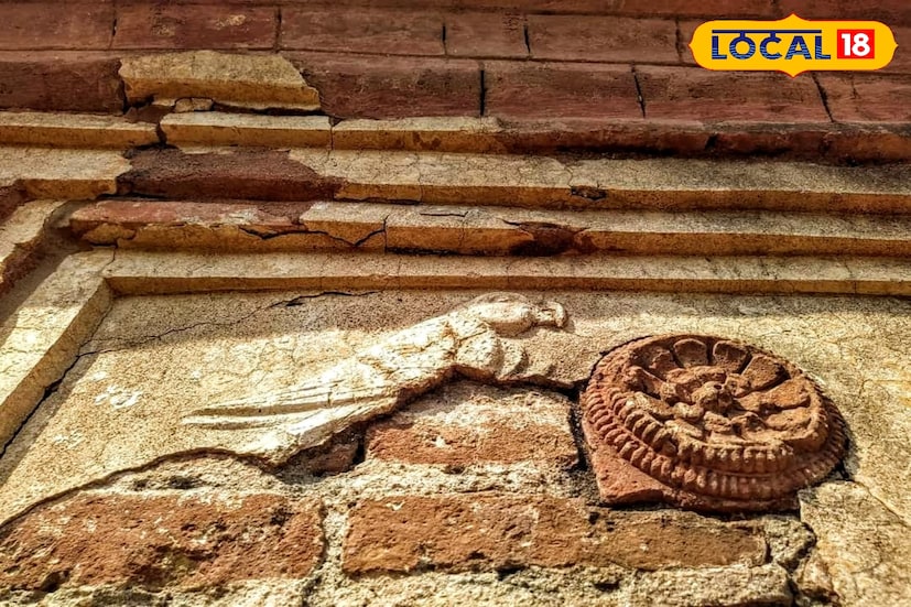 কৃষ্ণলীলা, রামায়ন, মহাভারত, পৌরাণিক কাহিনী, শিকার দৃশ্য, সমসাময়িক সমাজচিত্র পোড়ামাটির ভাস্কর্যে ফুটিয়ে তোলা রয়েছে মন্দিরের গায়ে।