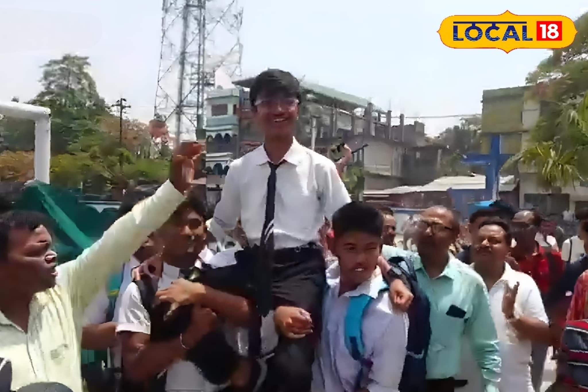 মাধ্যমিকের ফার্স্ট বয় চন্দ্রচূড়, স্কুলে যেতেই এ কী কাণ্ড ঘটল? দেখলে চমকে যাবেন!