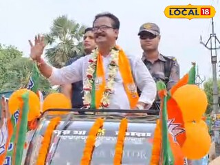 প্রচারে বেড়িয়ে টোটো উল্টে জখম উলুবেড়িয়া লোকসভা কেন্দ্রের বিজেপি প্রার্থী