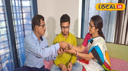 বাবা মায়ের সঙ্গে অভিষেক