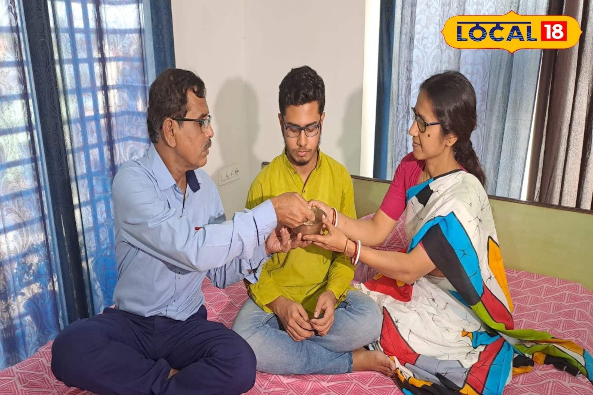 সোশ্যাল মিডিয়ায় সময় নষ্ট না পসন্দ! বলছে মাধ্যমিকে চতুর্থের পর উচ্চ মাধ্যমিকে তৃতীয় অভিষেক