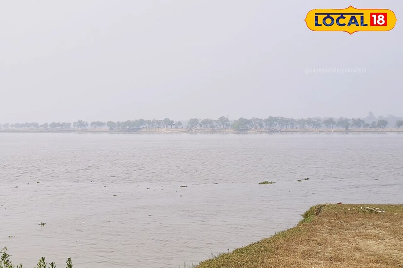 নদীর এপারে টাকি শহর এবং ওপারে বাংলাদেশের সাতক্ষীরা জেলার দেভাটা ও কালিগঞ্জ। আর এই নদীর মাঝ বরাবর অবস্থিত ভারত ও বাংলাদেশের আন্তর্জাতিক সীমারেখা। 