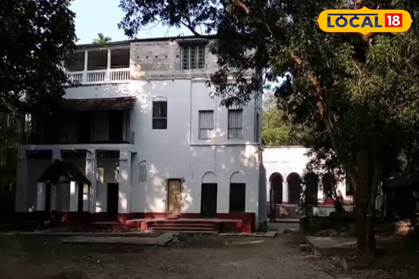রায়চৌধুরীর জমিদারবাড়ি পুরোনো আর্মি জেনারেল শঙ্কর রায়চৌধুরী পৈতৃক ভিটে। এই জমিদার বাড়ি ঘিরে আছে অনেক মন্দির এবং নাট্যমঞ্চ। 