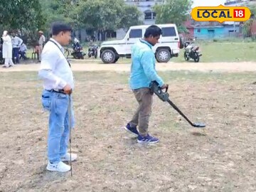 মাঠে