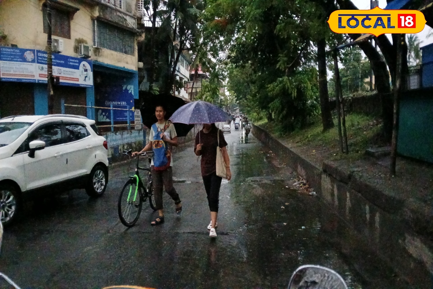 আই এম ডি অনুযায়ী, আজ দার্জিলিং এর সর্বোচ্চ তাপমাত্রা ২২ ডিগ্রি সেলসিয়াস এবং সর্বনিম্ন ১৩ ডিগ্রি সেলসিয়াস থাকবে।