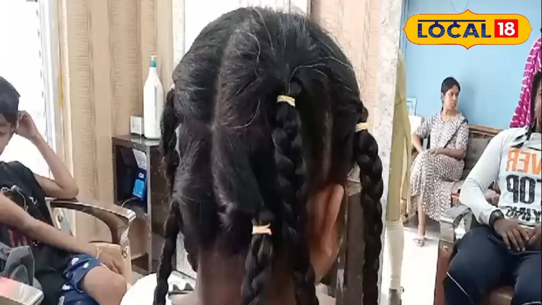 লম্বা চুল রেখেছেন যুবক! ফ‍্যাশন নয়, উদ্দেশ‍্য জানলে অবাক হবেন