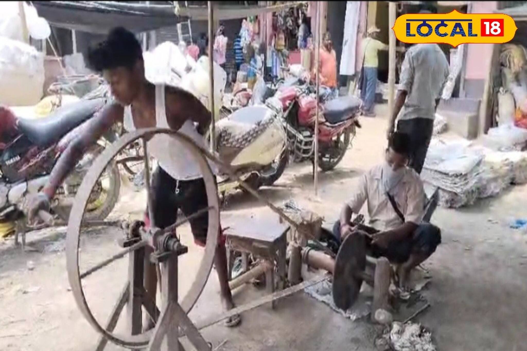 যুগের ধাক্কায় অস্তিত্ব সঙ্কটে শতাব্দী প্রাচীন 'সব পেয়েছির' হাটে