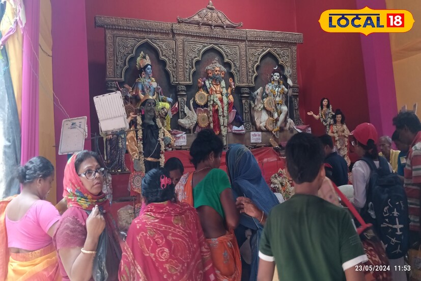 পুজো দিন অর্থাৎ বুদ্ধ পূর্ণিমার ১০-১২ দিন আগে থেকে গ্রামে গ্রামে পুজো সংগ্রহ পর্ব চলে। ২৫-৩০ টি গ্রামের হাজার হাজার পরিবার থেকে পুজো আসে।