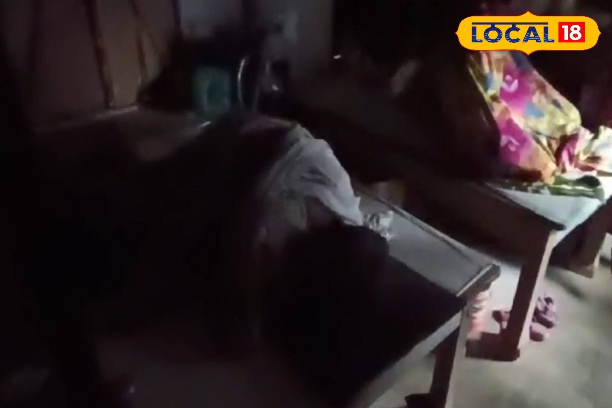 হাওয়ার দাপটে রান্নাঘরের ছাদে ভেঙে পড়ল গাছ, রিমলের বলি অশীতিপর বৃ্দ্ধা