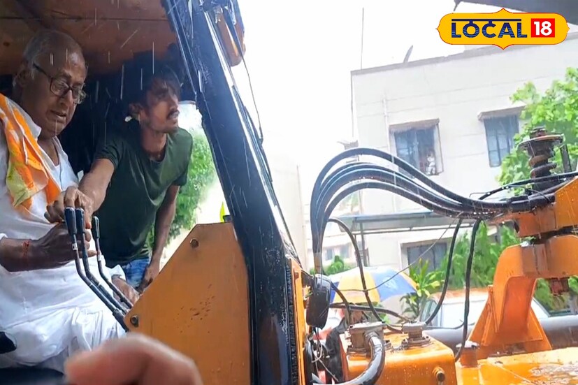 স্থানীয়দের সূত্রে জানা যায়, রিমলের দাপটে ভেঙে পড়ে বরাহনগর ১০ নম্বর ওয়ার্ডের তাতিপাড়ার বহু বছরের পুরনো একটি বটগাছ। অল্পের জন্য হলেও রক্ষা পান রাস্তার পাশে বাড়ির বাসিন্দারা। গাছ ভেঙে যাওয়া তাঁতি পাড়ার রাস্তা সম্পূর্ণ অবরুদ্ধ হয়ে পড়ে, ঘটনাস্থলে বরাহনগর থানার পুলিশ ও পৌরসভার কর্মীরা যুদ্ধকালীন পরিস্থিতিতে কাজ চালাচ্ছেন