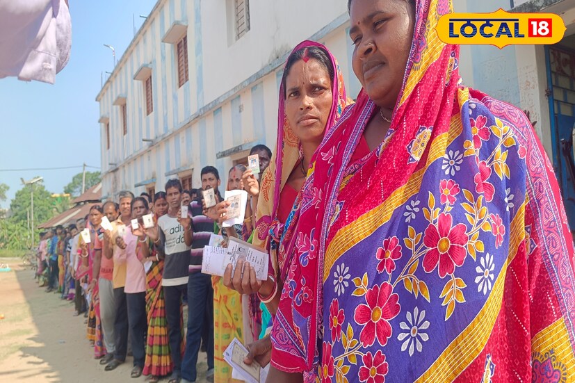 জেলা প্রশাসন সূত্রে খবর, ভোট গণনা কেন্দ্রে থাকবে ১৮৪ টি টেবিল। যার মধ্যে ১৫৫ টি টেবিলে হবে ইভিএমের ভোট গণনা। বাকি টেবিলগুলি ব্যবহার করা হবে পোস্টাল ব্যালটের ভোট গণনা এবং অন্যান্য কাজের জন্য। সরাসরি গণনার সঙ্গে যুক্ত থাকার পাশাপাশি বাড়তি আরও কিছু কর্মী থাকবেন গণনা কেন্দ্রে।