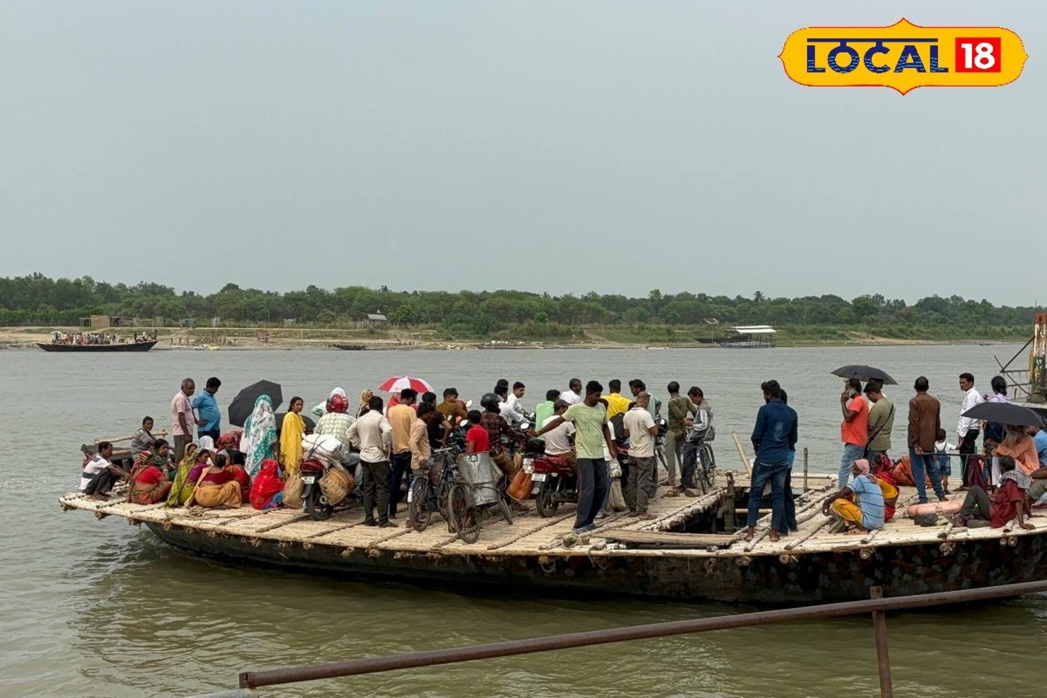 দুর্যোগ কাটতেই চালু ফেরি পরিষেবা