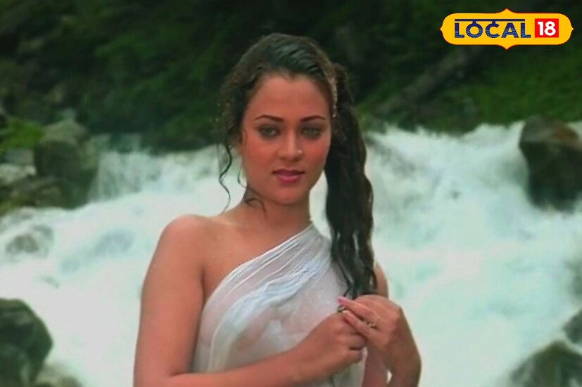বলিউডের এই নায়িকার প্রচারে বেরনোর খবর পেতেই, আশপাশের এলাকার নবীন প্রজন্মের পাশাপাশি প্রবীণ মানুষদেরও দেখা গেল রাস্তার। দু'ধারে দাঁড়িয়ে একবার এই আশির দশকের হৃদয়ে ঝড় তোলা বলিউড অভিনেত্রী মন্দাকিনী কে চাক্ষুষ করলেন সবাই।
