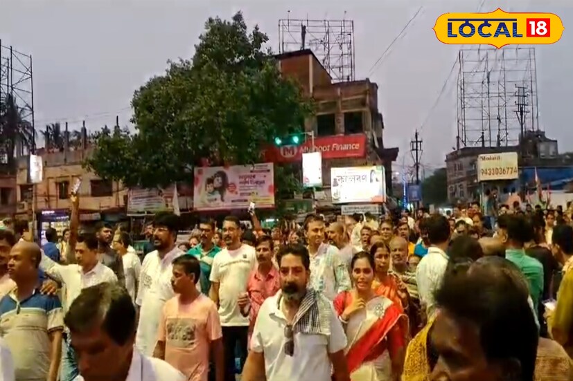 কেউ লাঠি হাতে, কেউ দোকান ছেড়ে, কেউ আবার সান্ধ্যকালীন ভ্রমণ বন্ধ রেখেই অভিনেত্রী মন্দাকিনীকে দেখতে এলেন। অভিনেত্রীকে সামনে দেখে অনেকেই ফিরে গেলেন অতীতে। সোনালী দিনের স্মৃতি রোমন্থন শুরু।