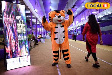 নির্বাচনের আগেই ময়দানে বাঘু, দেখুন দক্ষিণ ২৪ পরগণার ভোট উৎসবের বর্ণময় চিত্র নির্বাচনের আগেই ময়দানে বাঘু, দেখুন দক্ষিণ ২৪ পরগণার ভোট উৎসবের বর্ণময় চিত্র