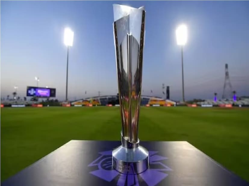 : আইপিএল ২০২৪ (IPL 2024) ক্রিকেট ফ্যানদের জন্য ভাল বিনোদনের পসরা সাজিয়ে নিয়ে এসেছে৷ সকলেই নিজেদের প্রিয়  দলকে সমর্থন করে ম্যাচের আনন্দ ভাগ করে নিচ্ছেন৷ তবে এই ফ্রাঞ্চাইজি লিগ শেষ হলেই শুরু হবে মেগা টুর্নামেন্ট৷ তা হল দেশের সঙ্গে দেশের লড়াই৷ টি-টোয়েন্টি বিশ্বকাপ খেলা হবে ওয়েস্টইন্ডিজ ও আমেরিকাতে৷
