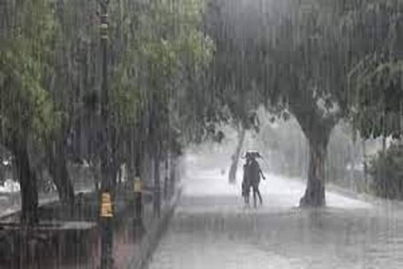 কলকাতা, হাওড়া হুগলি, নদিয়া এবং পূর্ব মেদিনীপুরে ২০০ মিলিমিটার পর্যন্ত বৃষ্টি হওয়ার আশঙ্কা। ১০০ মিলিমিটার পর্যন্ত বৃষ্টি হতে পারে, পশ্চিম মেদিনীপুর ও পূর্ব বর্ধমানে।