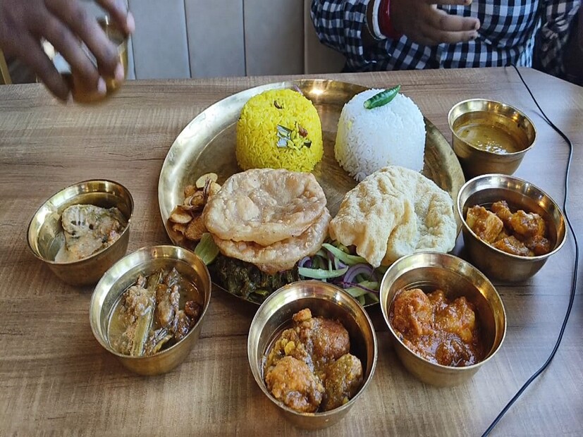 সুতরাং বলাই বাহুল্য মূল্যবৃদ্ধির বাজারেও আজও এ রেস্তোরাঁ গুলো সাধারণ মানুষের কথা চিন্তা করে সামান্য টাকায় সুস্বাদু খাবার পরিবেশন করে চলছে।