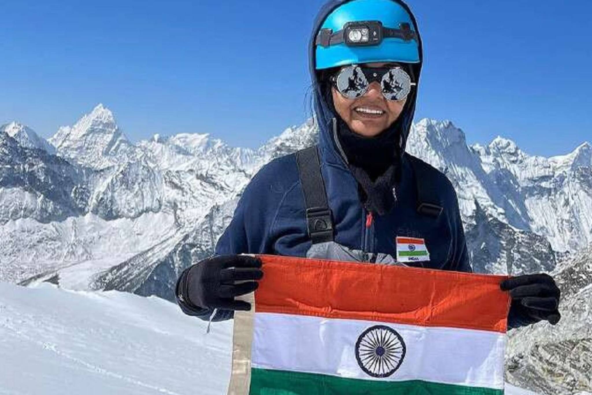 বয়স 'মাত্র' ৫৫, এভারেস্ট জয় করে রেকর্ড জ্যোতির! চমকে দিলেন বিশ্বকে