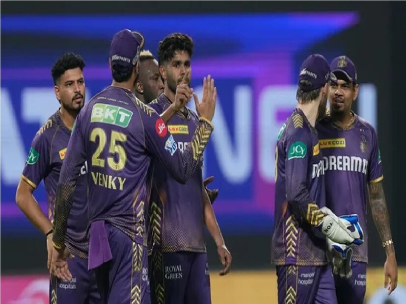 এখনও আরও ৬টি ম্যাচ বাকি আছে, ৩টি দল ইতিমধ্যেই আইপিএল ২০২৪ প্লে-অফ রেস থেকে ছিটকে গেছে৷  ২টি দল তাদের সেরা ৪-এ জায়গা নিশ্চিত করে নিয়েছে কেকেআর এবং আরআর৷ বাকি দুটি স্পটের জন্য ৩ টি দল লড়াই করছে। এখানে সম্ভাব্য আইপিএল ২০২৪ প্লে অফ যোগ্যতার পরিস্থিতি এবং দলগুলিকে কী করতে হবে রইল হিসেবনিকেশ৷  কলকাতা নাইট রাইডার্স - কেকেআর যোগ্যতা অর্জন করেছে এবং ১৯ পয়েন্ট নিয়ে আইপিএল ২০২৪ পয়েন্ট টেবিলের শীর্ষে রয়েছে।