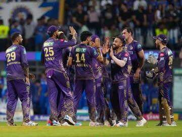 IPL 2024: প্রথম দল হিসেবে প্লে অফে কেকেআর,বাকি ৩ দল কারা?পয়েন্ট টেবিলে বড় চমক