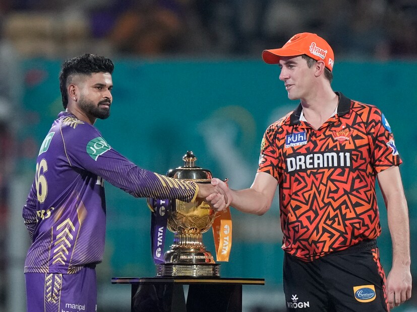 ফাইনালে টস জেতেন  সানরাইজার্স হায়দরাবাদ অধিনায়ক প্যাট কামিন্স। প্রথমে ব্যাটিং করার সিদ্ধান্ত নেন তিনি। টস হেরেও খুশি ছিলেন শ্রেয়স আইয়ার। কারণ কেকেআর প্রথমে ফিল্ডিং করার পরিকল্পনা নিয়েই নেমেছিল।