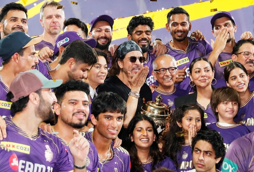 একটি পডকাস্ট-এ কেকেআর তারকা হর্ষিত রানাকে প্রশ্ন করা হয়, কোন ৪ জন ক্রিকেটারকে রিটেইন করতে পারে কেকেআর? হর্ষিত বলেন, কেকেআর যে ক্রিকেটারদের রিটেইন করতে পারে তাঁরা হলেন — সুনীল নারিন, আন্দ্রে রাসেল ও রিঙ্কু সিং। 