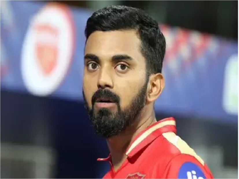 কেএল রাহুল ও সঞ্জীব গোয়েঙ্কা ইস্যুতে এমনিতেই সরগরম হয়েছিল গতবারের আইপিএল। জল্পনা, এলএসজি তাদের তিনটি সিজন-এর ক্যাপ্টেন কেএল রাহুলকে আর দলে রাখবে না। তাঁর বদলে অন্য কোনও বড় তারকাকে ক্যাপ্টেন হিসেবে চাইছেন এলএসজি কর্ণধার সঞ্জীব গোয়েঙ্কা। 