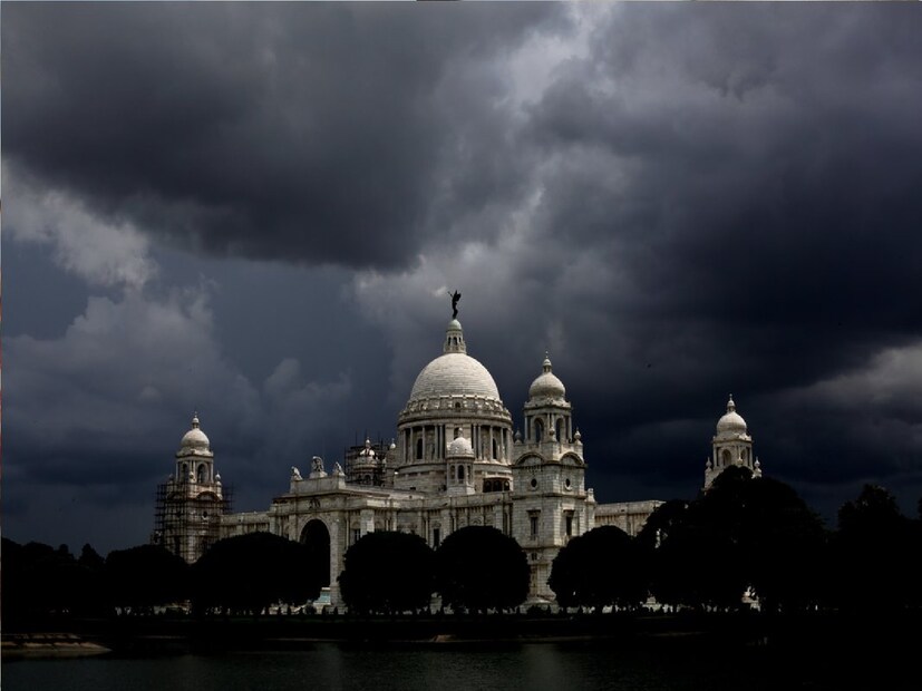 *গঙ্গারামপুর: মেঘলা আকাশ গঙ্গারামপুরে। সর্বনিম্ন তাপমাত্রা ২৮ ডিগ্রি সেলসিয়াস।