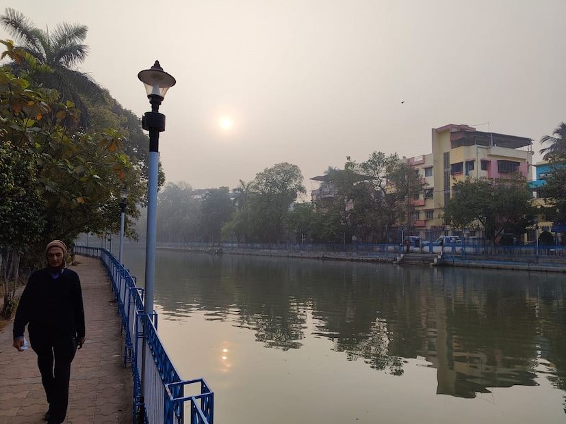 আইমএমডি জানিয়েছে, অক্টেবার পর্যন্ত দেশজুড়ে বৃষ্টি হয়েছে স্বাভাবিকের থেকে ৮ শতাংশ বেশি। আরও জানানো হয়েছে, নভেম্বর থেকেই এবার শীতের আমেজ আসবে।