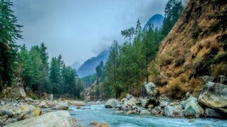 মেঘভাঙা বৃষ্টিতে বিপর্যস্ত মানালি