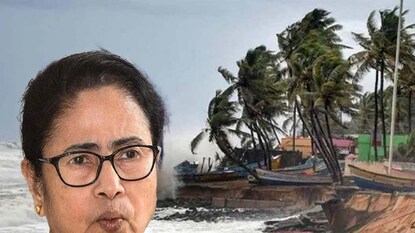 কন্ট্রোল রুমে হাজির মুখ্যমন্ত্রী মমতা বন্দ্যোপাধ্যায় কন্ট্রোল রুমে হাজির মুখ্যমন্ত্রী মমতা বন্দ্যোপাধ্যায়