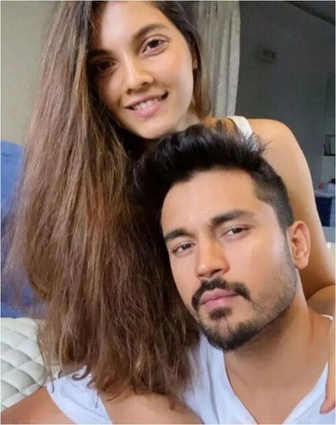 আশ্রিতা শেট্টির জন্ম ১৯৯৩ সালে ১৬ জুলাই। ২০১০ সালে একটি বিউটি কনটেস্ট জেতে আশ্রিতা। তারপর ফিল্ম ইন্ডাস্ট্রিতে অভিষেক হয় তার। তার প্রথম ছবির নাম, 'তেলিকেদা বলি'।  ২৬ বছর বয়সী এই অভিনেত্রী বেশ কয়েকটি সুপার হিট ছবিতে কাজ করেছেন। 