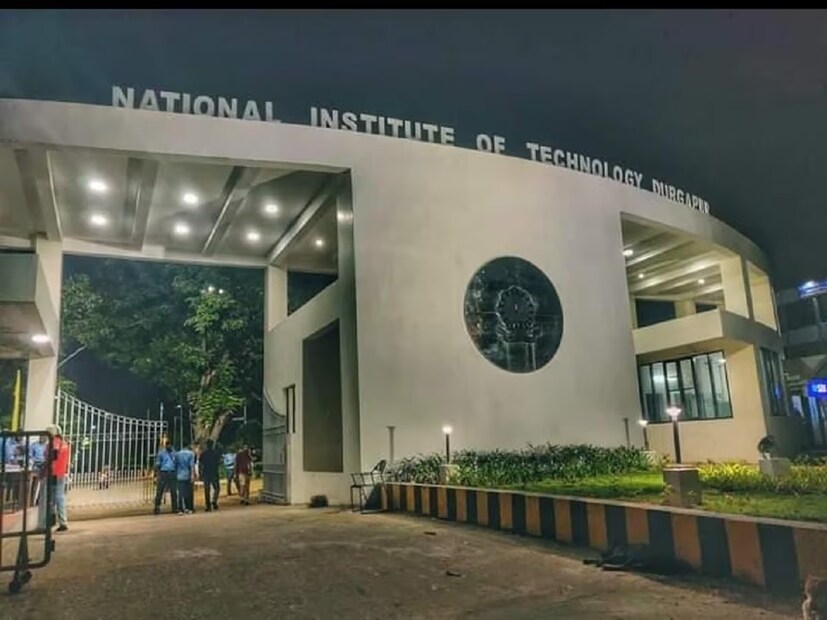 এনআইটি দুর্গাপুর: ভারতের সবচেয়ে প্রাচীন ইঞ্জিনিয়ারিং কলেজগুলির মধ্যে এনআইটি দুর্গাপুর অন্যতম। ১৮৭ একর জমির উপর তৈরি ক্যাম্পাস। এনআইআরএফ-এর ২০২৪ সালের র‍্যাঙ্কিংয়ে ৩০-তম স্থানে রয়েছে এনআইটি দুর্গাপুর।