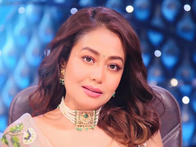 *২০০৪ সালে নেহা ও তার ভাই টনি মুম্বইয়ে থাকতে শুরু করেন। দু-বছর পরে, আঠারো বছর বয়সে, তিনি ইন্ডিয়ান আইডলের দ্বিতীয় মরসুমের জন্য অডিশন দেন, তবে ভাগ্য সঙ্গ দেয়নি। তাই প্রতিযোগিতা থেকে বাদ পড়ে যান। তবে আজ নেহা কক্কর ইন্ডাস্ট্রির সবচেয়ে বেশি পারিশ্রমিক পাওয়া গায়কদের মধ্যে একজন। শোনা যায়, নেহা কক্কর একটি গানের জন্য ১০ থেকে ১৫ লক্ষ টাকা পারিশ্রমিক নেন।