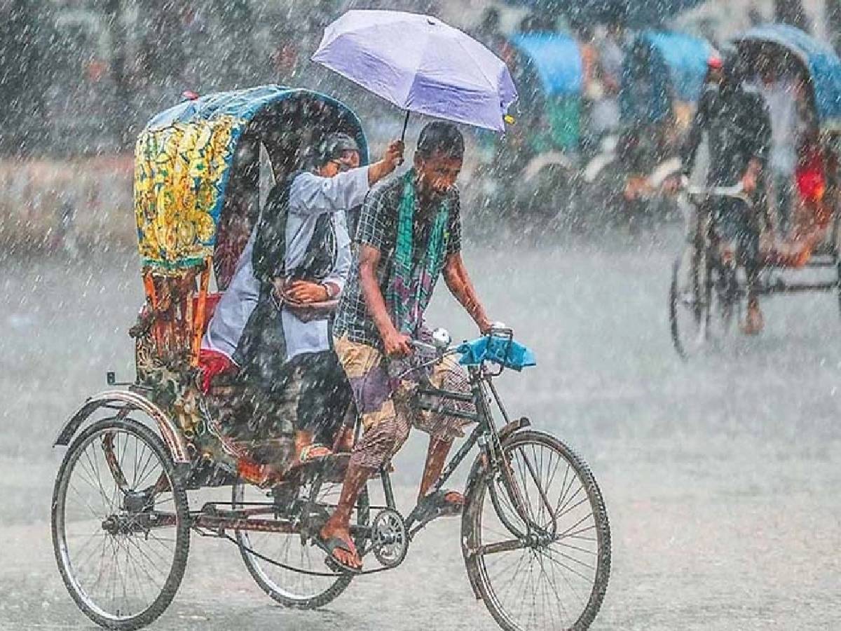 ঘূর্ণাবর্ত রয়েছে উত্তরপ্রদেশ রাজস্থান, ঝাড়খণ্ড, অসম এবং কর্ণাটকে। পূর্ব-পশ্চিম অক্ষরেখা উত্তরপ্রদেশ থেকে অসম পর্যন্ত বিস্তৃত। এই অক্ষরেখা বিহার ও উত্তরবঙ্গের উপর দিয়ে গিয়েছে। নতুন করে পশ্চিমি ঝঞ্ঝা আসবে শুক্রবার ১৭ মে।