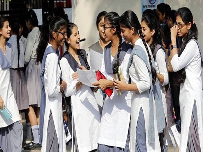 মাধ্যমিকে পরীক্ষা হয় মোট ৭০০ নম্বরের৷ মধ্যশিক্ষা পর্ষদের নিয়ম অনুযায়ী, মাধ্যমিকে উত্তীর্ণ হতে ন্যূনতম ২৫ শতাংশ নম্বর পেতে হয়৷ অর্থাৎ, একজন মাধ্যমিক পরীক্ষার্থীকে মাধ্যমিকে উত্তীর্ণ হতে পেতে হয় ন্যূনতম ১৭৫ নম্বর৷
