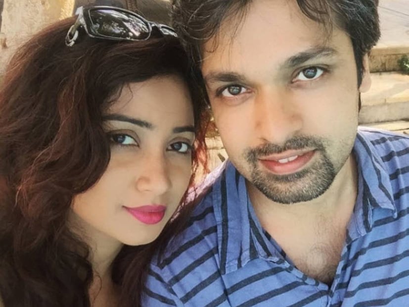 শ্রেয়া ঘোষালের সাফল্যের খতিয়ান নতুন করে দিতে হয় না। দু'দশকেরও বেশি সময় ধরে বলিউড তথা একাধিক ইন্ডাস্ট্রিতে রাজত্ব করছেন তিনি। তবে শুধু পেশাগত নয়, ব্যক্তিগত জীবনেও বাঙালি গায়িকা একই ভাবে সফল।
