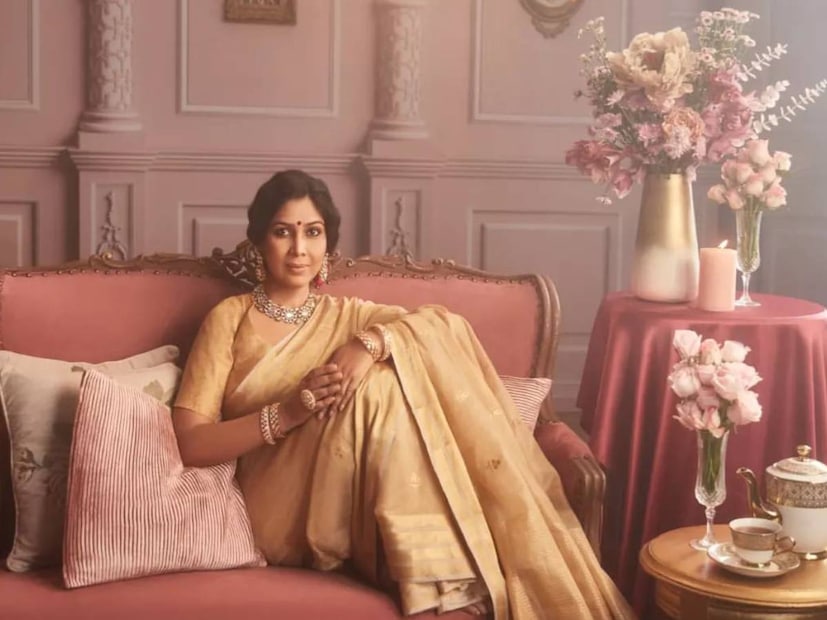২০১৮ সালে ৪৫ বছর বয়সে বিয়ে ছাড়াই মা হওয়ার সিদ্ধান্ত নিয়েছিলেন সাক্ষী। একটি কন্যাসন্তান দত্তক নিয়েছেন তিনি। সাক্ষী তাঁর মেয়েকে নিয়ে মুম্বইয়ে থাকেন।