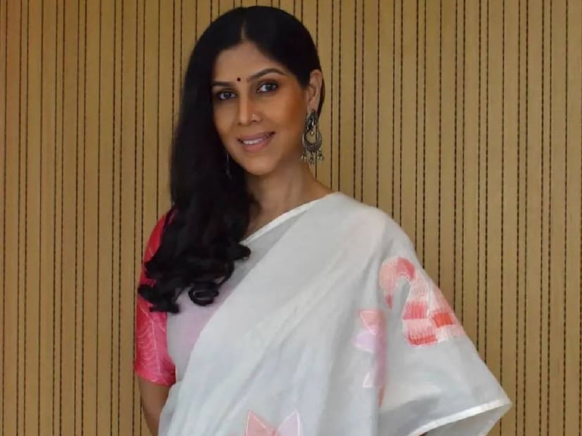 টেলিভিশন জগতে তারকা হয়ে ওঠেন সাক্ষী। তবে তাঁর কেরিয়ারের সবচেয়ে জনপ্রিয় ধারাবাহিক 'কহানি ঘর ঘর কি'। পরবর্তীতে ছবি করলেও টেলিভিশনকে বিদায় জানাননি তিনি। এখন পর্যন্ত বলিউডের সবচেয়ে সুপারহিট ছবির রেকর্ডও সাক্ষীর দখলে।