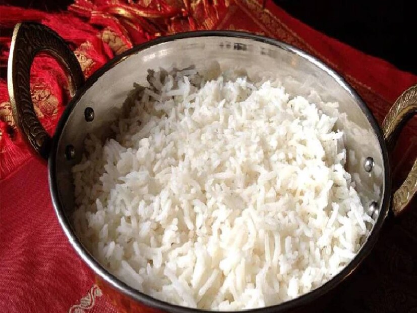 চাল জলে ভিজিয়ে রাখলে, তারপর সেই ভাত রান্না করলে এর পুষ্টিগুণ আমাদের শরীরে ভালভাবে শোষিত হয়। এছাড়াও, ভাতের গ্লাইসেমিক ইনডেক্স (GI)ও প্রভাবিত হয়। 