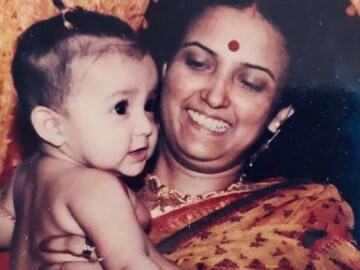 Indian Idol-এ ব্যর্থ! বলিউডের বাঙালি গায়িকা কিন্তু নায়িকাও, ছবির ছোট্ট মেয়েটি কে