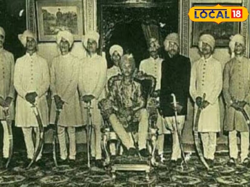 আসলে গণতন্ত্রের সূচনার পর থেকে এখানে এমন অনেক রাজনৈতিক ব্যক্তিত্বের আবির্ভাব হয়েছে, যাঁরা স্বতন্ত্র ভাবে নিজেদের পরিচয় তৈরি করতে সক্ষম হয়েছেন। এই জেলা থেকে আসা বড় নেতা ও রাজনীতিবিদদের অনেকেই কেন্দ্রীয় ও রাজ্য সরকারের গুরুত্বপূর্ণ পদে অধিষ্ঠিত ছিলেন। এমনকী তাঁদের মধ্যে আবার একজনের রাজপরিবারের সঙ্গেও সম্পর্ক ছিল। আজ জামুই জেলার সেই সব বড় মাপের রাজনৈতিক ব্যক্তিত্বদের কথাই শুনে নেওয়া যাক।