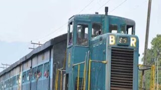 বিনা পয়সার ট্রেনযাত্রা।