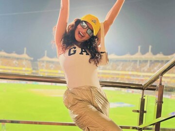 অন্বেষী জৈন।