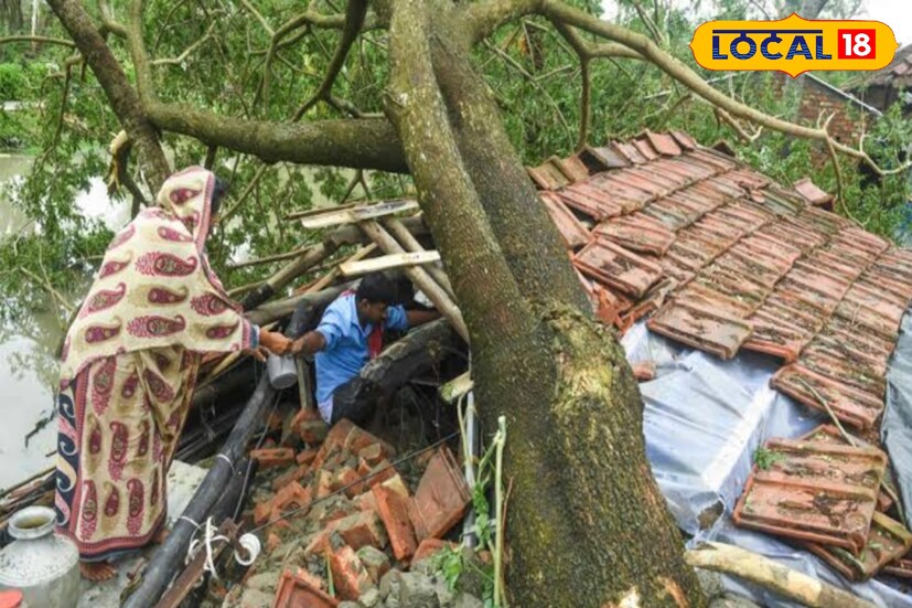 ঘূর্ণিঝড়ের শঙ্কার মাঝেই সম্ভব্য দুর্যোগের কথা মাথায় রেখে একাধিক জেলায় জারি করা হয়েছে ঝড়-বৃষ্টির কমলা সতর্কতা।photo source collected 